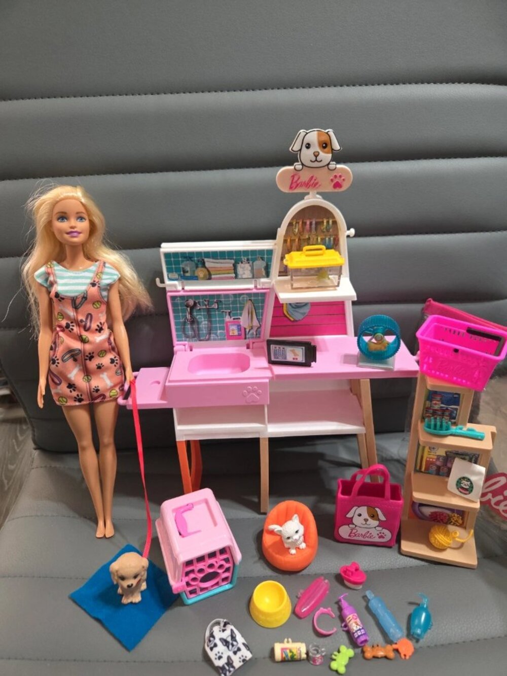Barbie Doll Pet Boutique Play Set